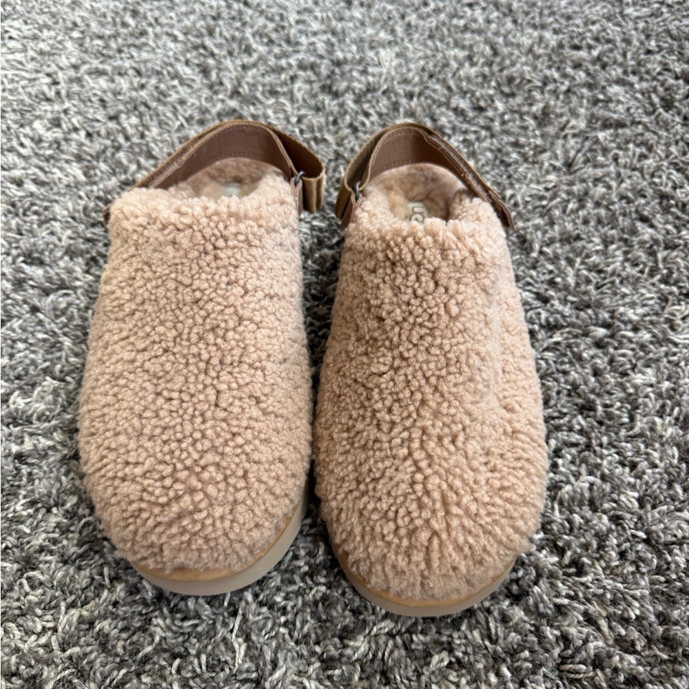 UGG NWOT Cozy Tan Fuzzy Slip-On Shoes